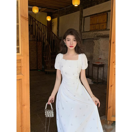 Summer 2024 new style French design niche high-end temperament waist slimming white square collar long skirt