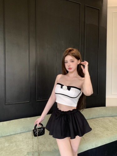 Real shot of Jane with contrasting color camellia sexy tube top women's summer slim pure desire short top