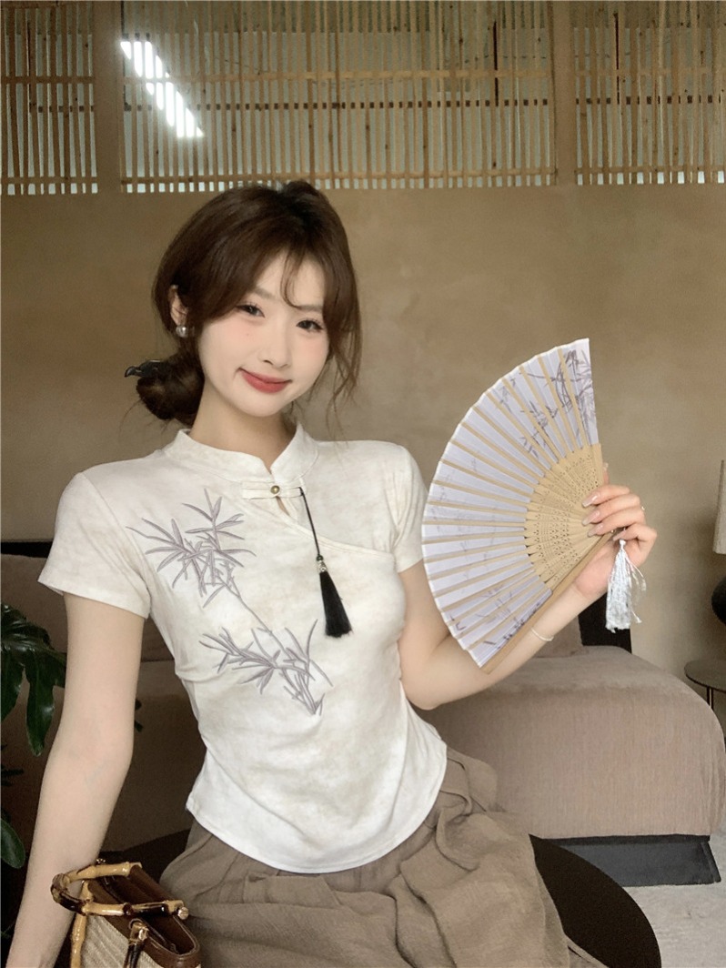 Actual shot ~ New Chinese style national style embroidered short-sleeved T-shirt for women with niche slimming top design