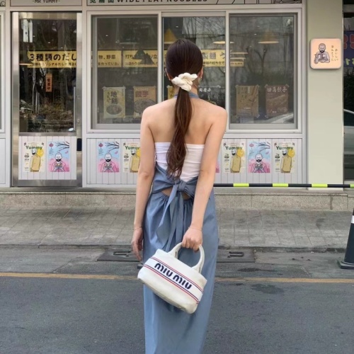 韩国INS推荐俏皮露背蝴蝶结设计挂脖式背带长款连衣裙
