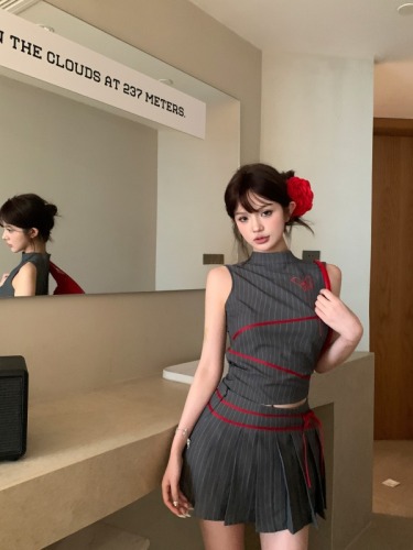 Real shot!  Contrast color embroidery niche fashion striped vest pleated skirt suit two-piece feminine style