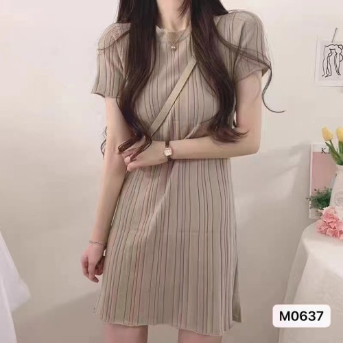 2024夏季新款韩版气质优雅圆领坑条针织短袖连衣裙