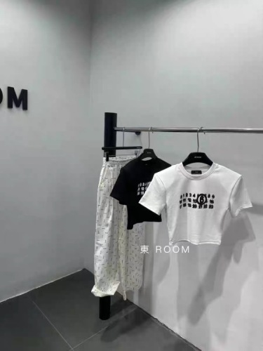 東ROOM夏季新品美式复古字母印花减龄百搭修身显瘦短款短袖T恤女