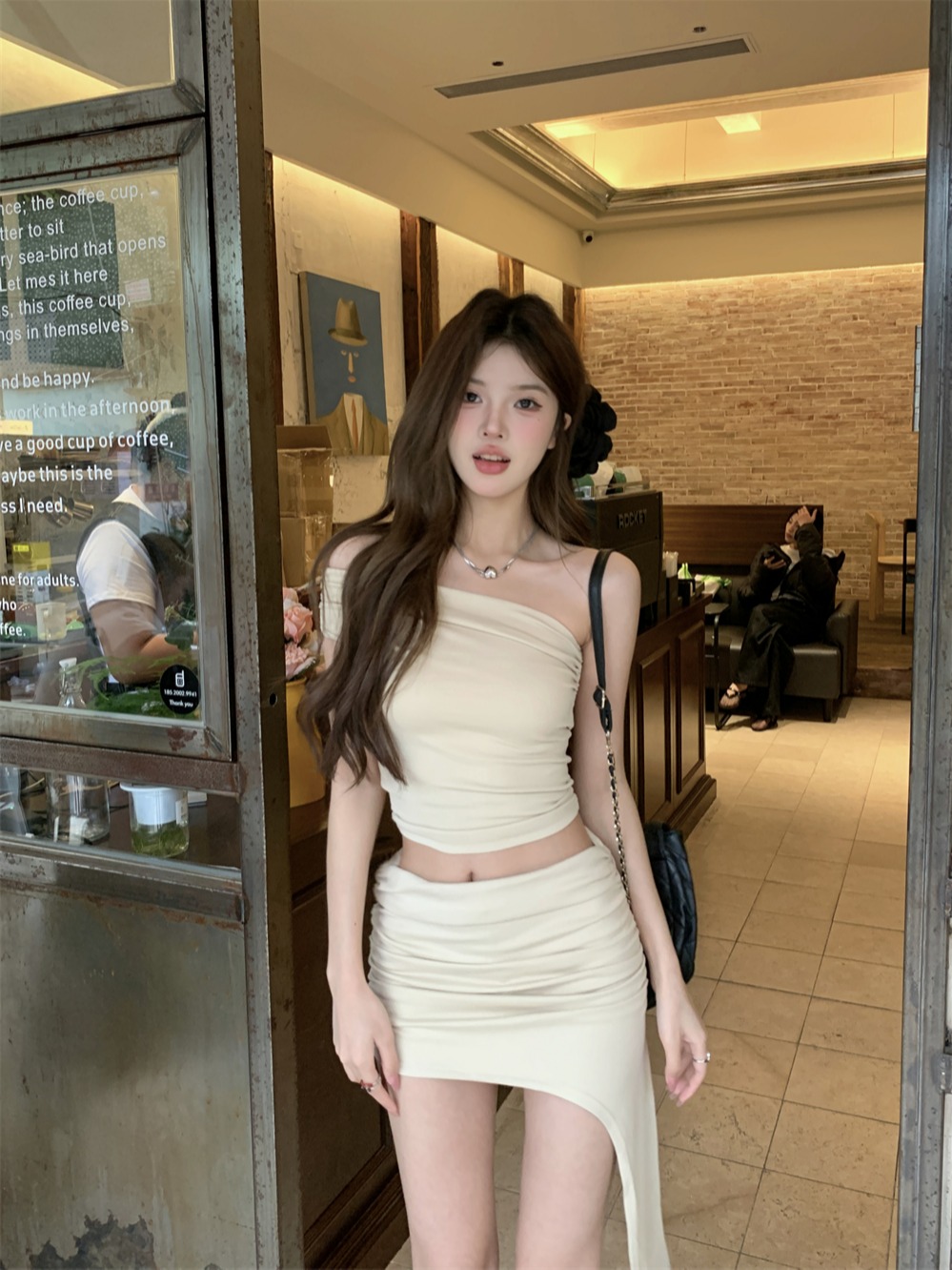 Real shot ~ American wasteland style one-shoulder slimming short-sleeved top + high-waisted slimming irregular skirt