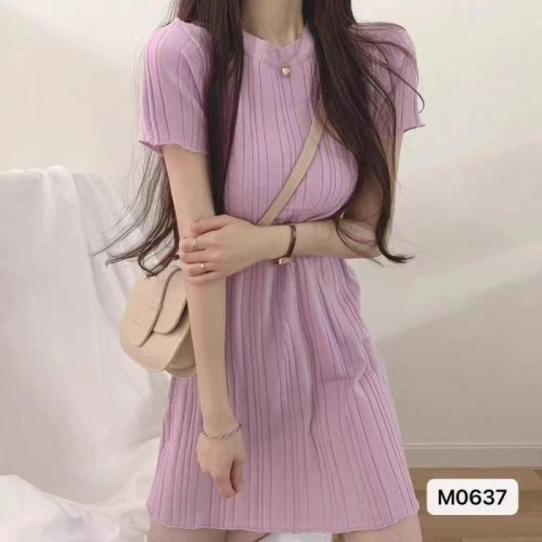 2024夏季新款韩版气质优雅圆领坑条针织短袖连衣裙