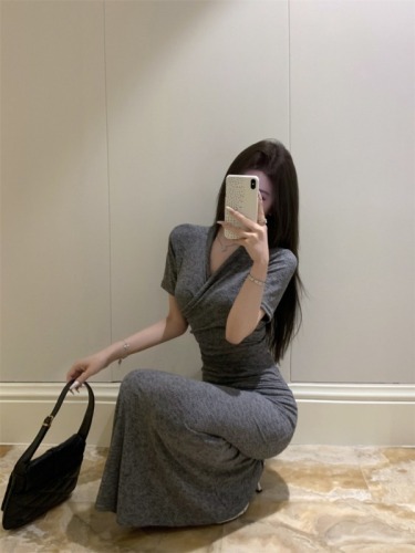 Actual shot of high-end, light and luxurious suit, V-neck cross-waist top + hip-covering fishtail long skirt two-piece set