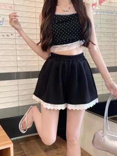 Real shot of designer lace casual pants, summer niche high-waisted wide-leg pants worn over straight shorts