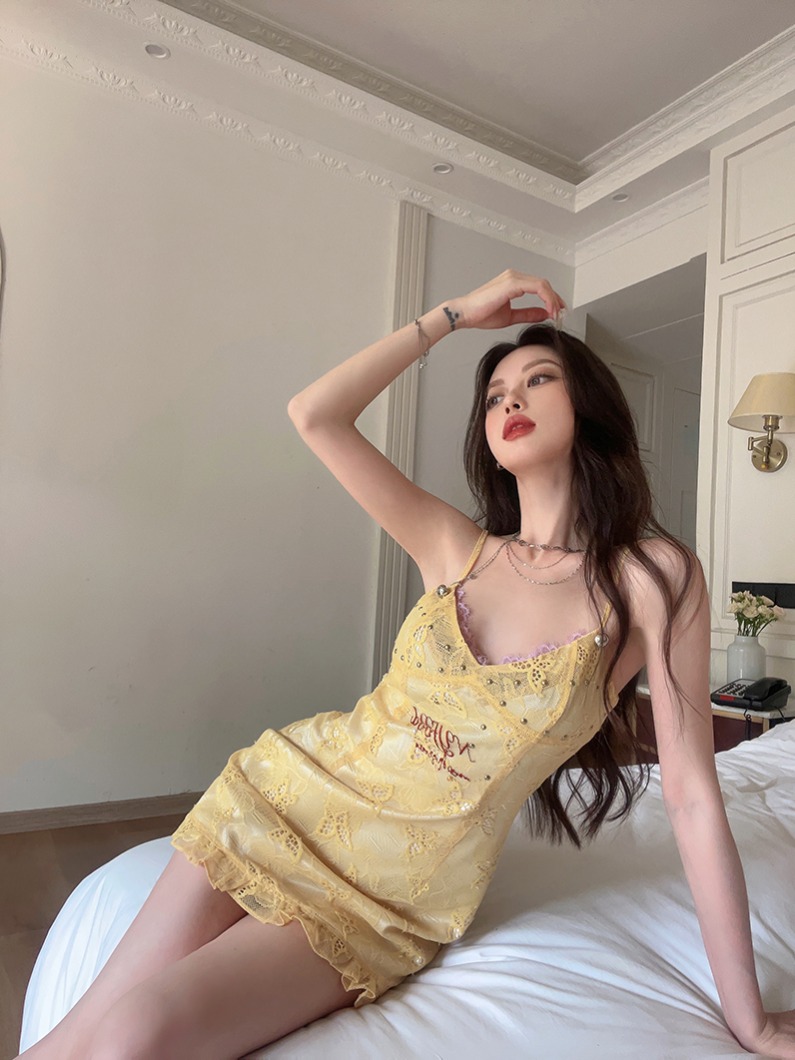 實拍檸檬黃復古清新浪漫蝴蝶刺繡收腰顯瘦吊帶裙短裙女