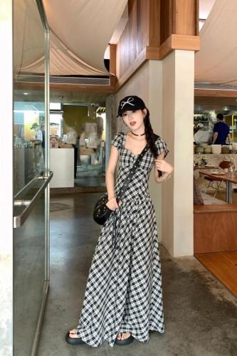 Actual shot~ Summer new style French long skirt, square neck, puff sleeves, waist slimming plaid trousers dress