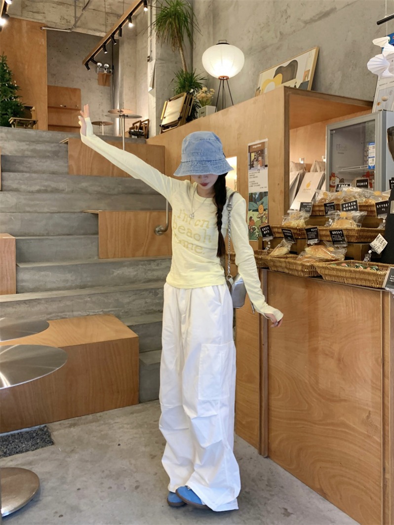Actual shot of loose BF lazy style drawstring pleated casual overalls + slim bottoming shirt suit