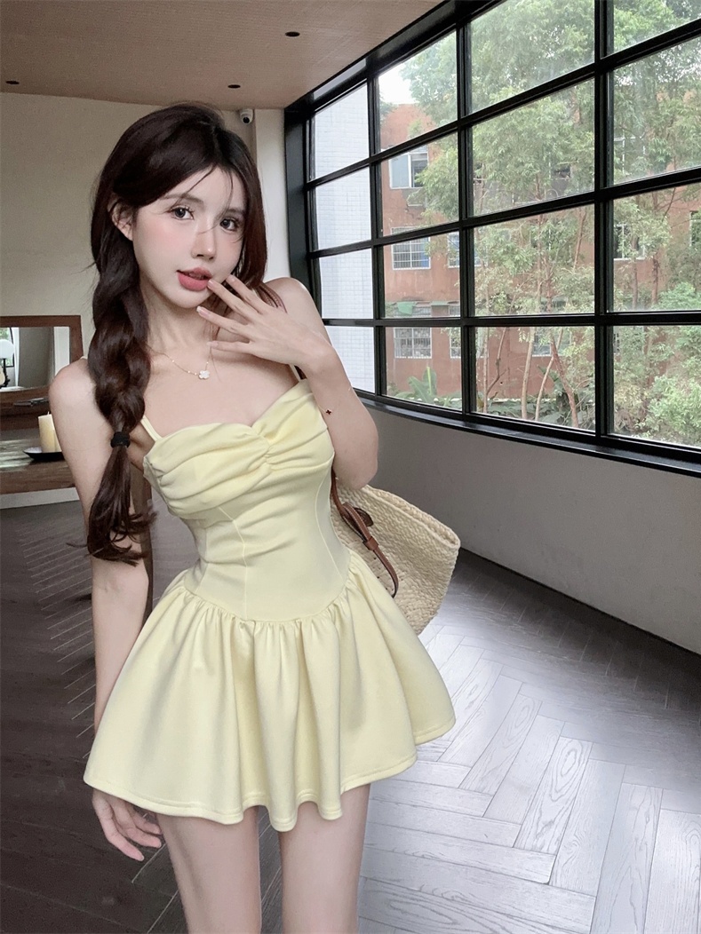 Real shot of pure desire one-shoulder pleated hot girl's sexy waist-cinching suspender dress