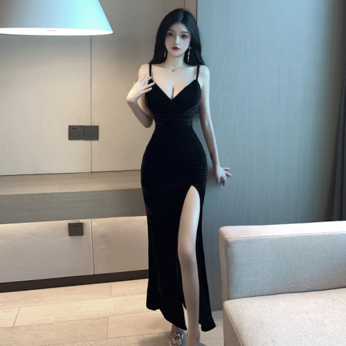 Real shot of sexy low-cut gold velvet strap bottoming high-slit dress