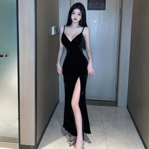 Real shot of sexy low-cut gold velvet strap bottoming high-slit dress