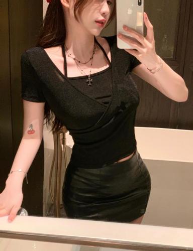 Real shot of new summer halterneck fake two-piece slim pleated short-sleeved T-shirt tops for women