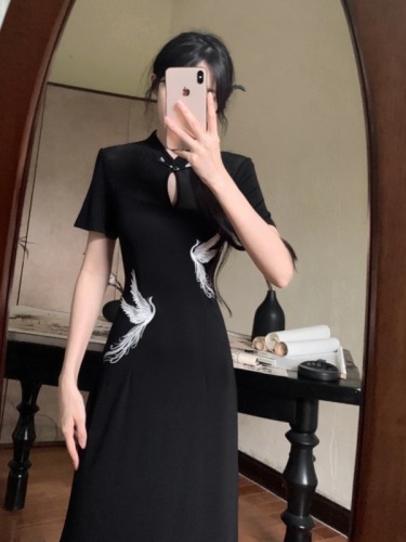 大码女装夏季微胖短袖改良新中式刺绣女装显瘦藏肉小黑裙子连衣裙