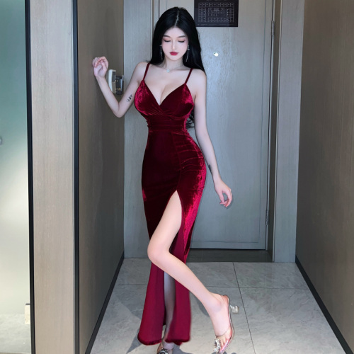 Real shot of sexy low-cut gold velvet strap bottoming high-slit dress