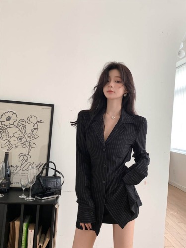 Black Striped Long-Sleeve Women's Shirt Spring 2024 New Style Elegant Fitted V-Neck Blouse with Waist-Clinching Medium-Length Top
