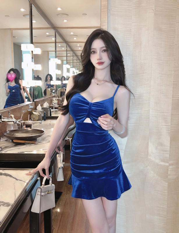Nightclub bar sexy low-cut V-neck velvet suspender style waist-cinching ruffled hip-hugging dress