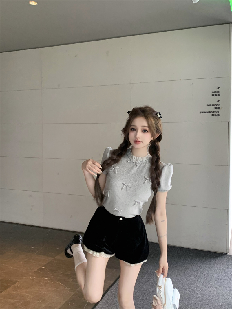 Real shot of love in Budapest, velvet bow, lace collar, fashionable short-sleeved top for women