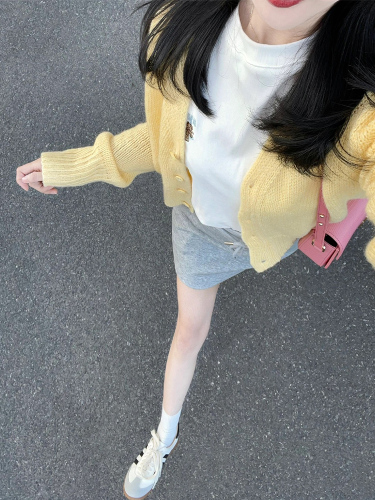 奶黄色针织开衫外套女春季2024新款设计感小众温柔风软糯毛衣上衣