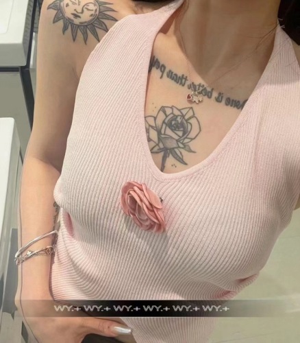 with jean dry rose pink halterneck vest with three-dimensional rose design and irregular slit suspenders