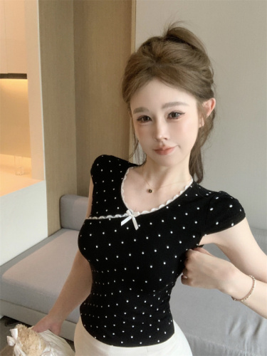 Actual shot of Pure Desire’s sweet V-neck polka-dot short-sleeved chic slim-fitting niche top T-shirt