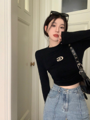 Actual shot and real price design solid color wrinkled slim long-sleeved hot girl style navel-baring short round neck top