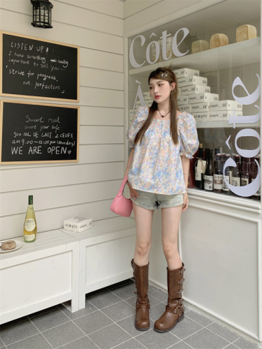 Real shot and real price Summer new gentle style blue floral square collar puff sleeve shirt
