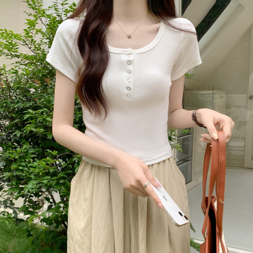 Real shot of French hottie right shoulder T-shirt women's short-sleeved spring and summer half-open u-neck design pure desire collarbone button top