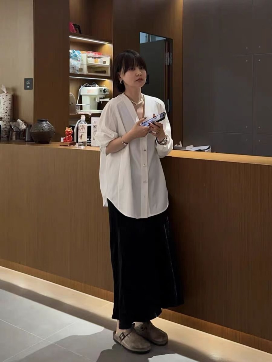 Li Jiujiu Design V-neck Shirt Long Sleeve Women's Versatile White Shirt Bottoming Loose Silhouette Design