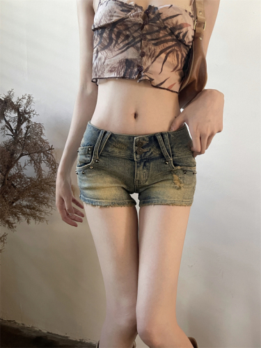 Real shot, real price, heart-warming signal, low-waisted sexy hip-hugging super shorts, retro high street denim washed hot pants