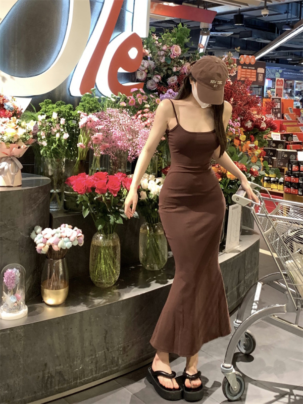 Sexy tight-fitting fishtail suspender dress that narrows the waist and covers the buttocks