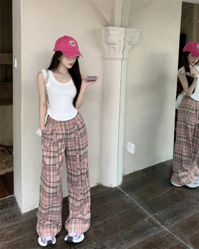 Real shot and real price. Versatile slim-fitting camisole, pink plaid casual pants, lazy style straight wide-leg trousers