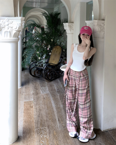 Real shot and real price. Versatile slim-fitting camisole, pink plaid casual pants, lazy style straight wide-leg trousers