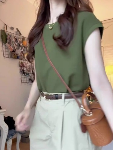 绿色正肩短袖t恤女夏季新款小个子纯棉短裤法式复古两件套装女