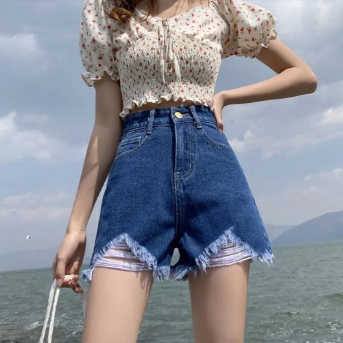 White denim shorts for women 2024 new spring and summer thin high-waisted wide-leg slimming frayed raw edge a-line hot pants trendy