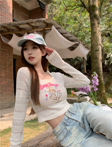 Actual shot and real price hot girl hollowed out navel-baring short style long-sleeved sweater cartoon slim letter top