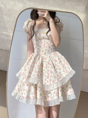 新款辣妹碎花连衣裙女夏季法式甜美风设计感小个子泡泡袖短裙子