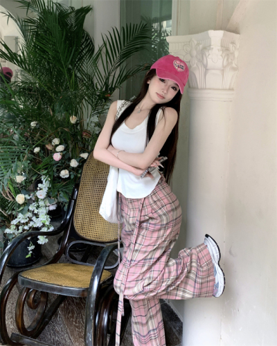 Real shot and real price. Versatile slim-fitting camisole, pink plaid casual pants, lazy style straight wide-leg trousers