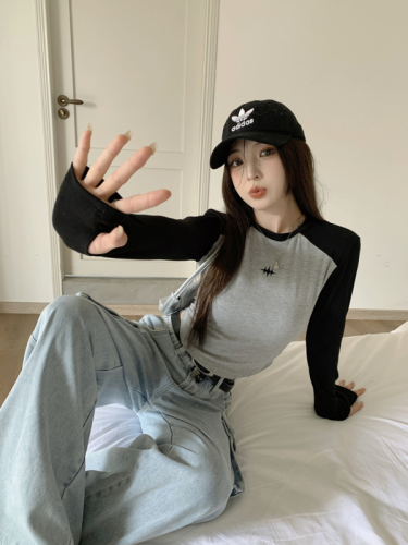 Actual shot of slim and versatile raglan sleeve T-shirt, Korean style bottoming shirt, niche short long-sleeved top for women