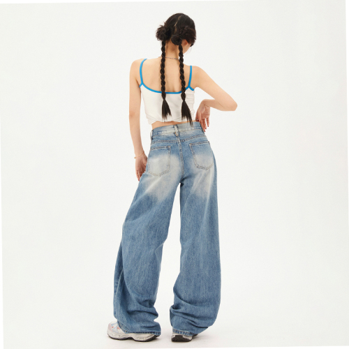 Real shot of American retro high-waisted loose wide-leg pants with drapey and versatile straight-leg jeans for women & longer trousers
