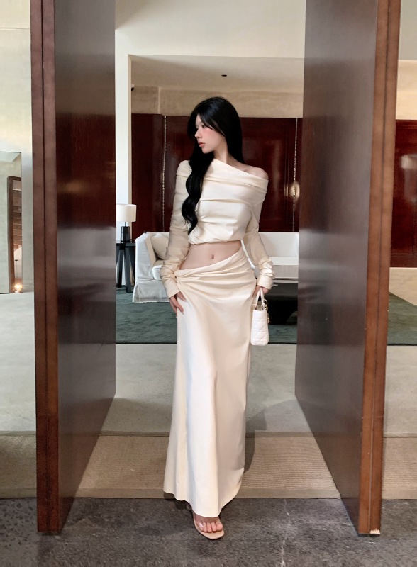 ~Jie Yu’s light and mature style suit for women in early autumn with one-shoulder long-sleeved top + half-length skirt