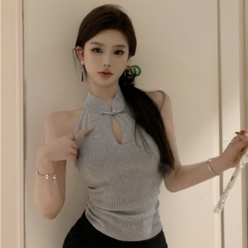Solid color sweater for women, 2024 new V-neck design bottoming shirt, slimming Korean style early spring top