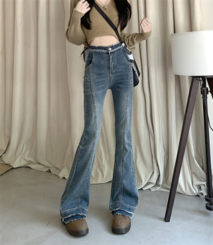 Real shot of American retro distressed jeans for women, slim fit and boot-cut pants for hot girls in autumn, high-waisted, wide-legged, long pants