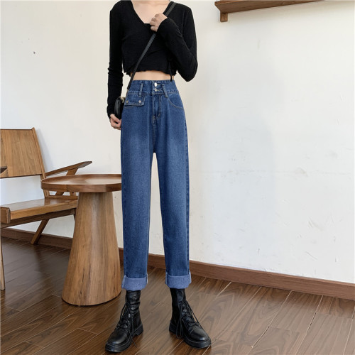 Actual shot of new loose denim trousers for women, high-waisted, slim design, harem daddy pants, carrot pants
