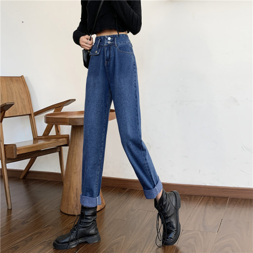 Actual shot of new loose denim trousers for women, high-waisted, slim design, harem daddy pants, carrot pants