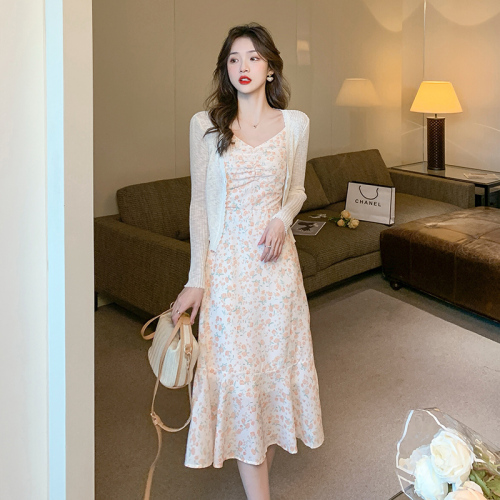 Actual shot of 2023 spring and summer new French romantic knitted cardigan + chiffon floral dress two-piece women's suit