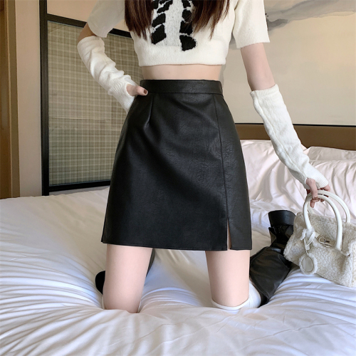 ~Black leather skirt women's autumn slit anti-exposure skirt high-waist hot girl hip-covering one-step short skirt