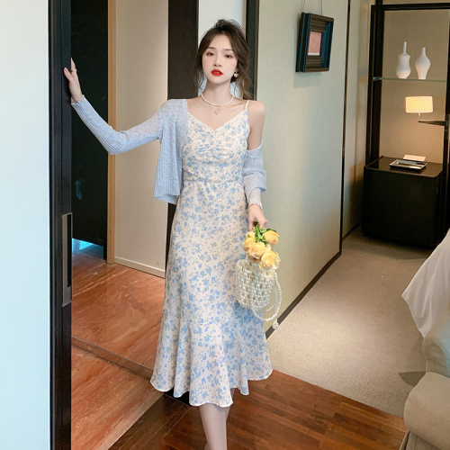 Actual shot of 2023 spring and summer new French romantic knitted cardigan + chiffon floral dress two-piece women's suit