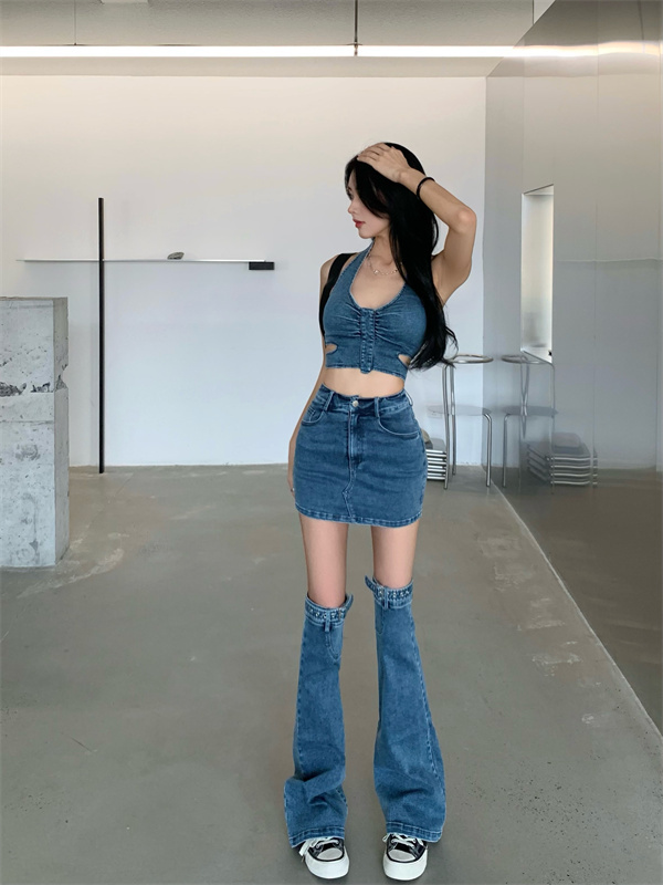 Real shot and real price Designed halterneck sexy top Slim-fitting hip skirt suit + micro-flared footmuffs